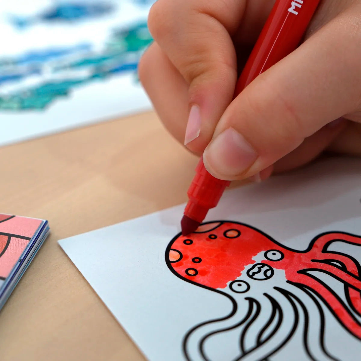 Cuaderno con adhesivos para colorear 'Alien invasion'