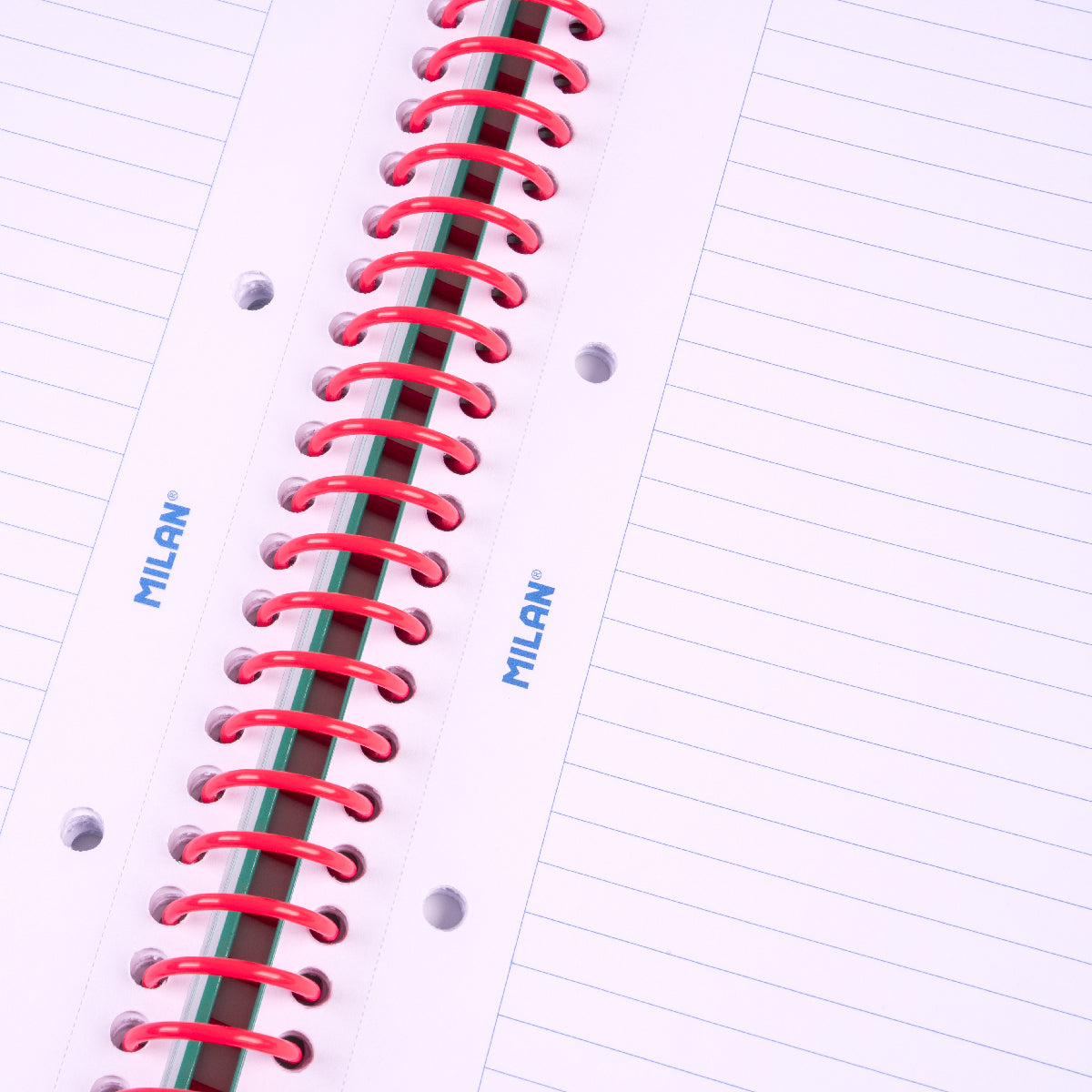 Cuaderno A4 tapa dura, papel a líneas (7 mm), 80 hojas de 95 gr/m², nata® 624 since 1918