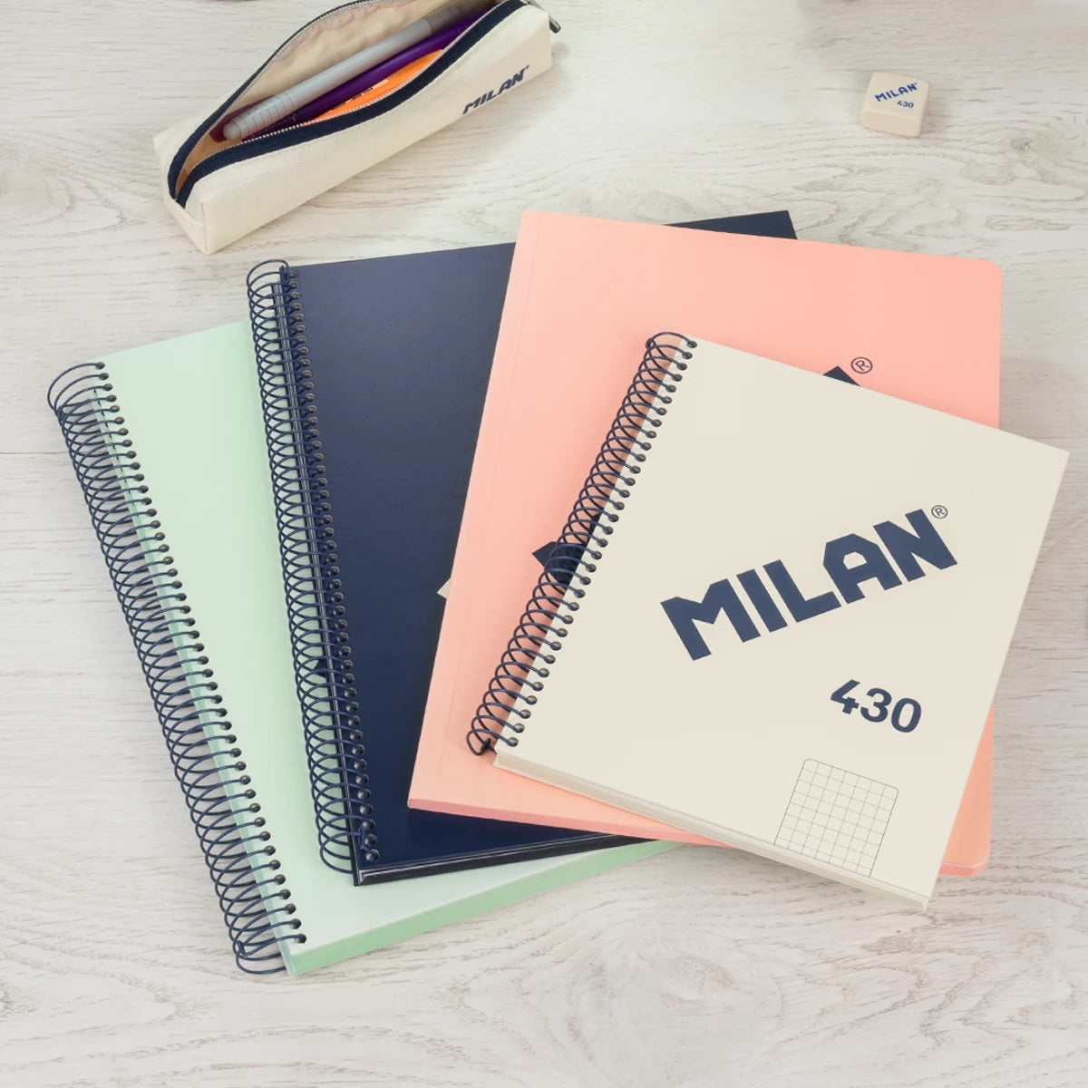 Cuadernos A4 con tapa dura, cuadrícula 5 x 5 mm, 120 hojas de 95 gr/m², 430 since 1918 (pack 4 unidades)