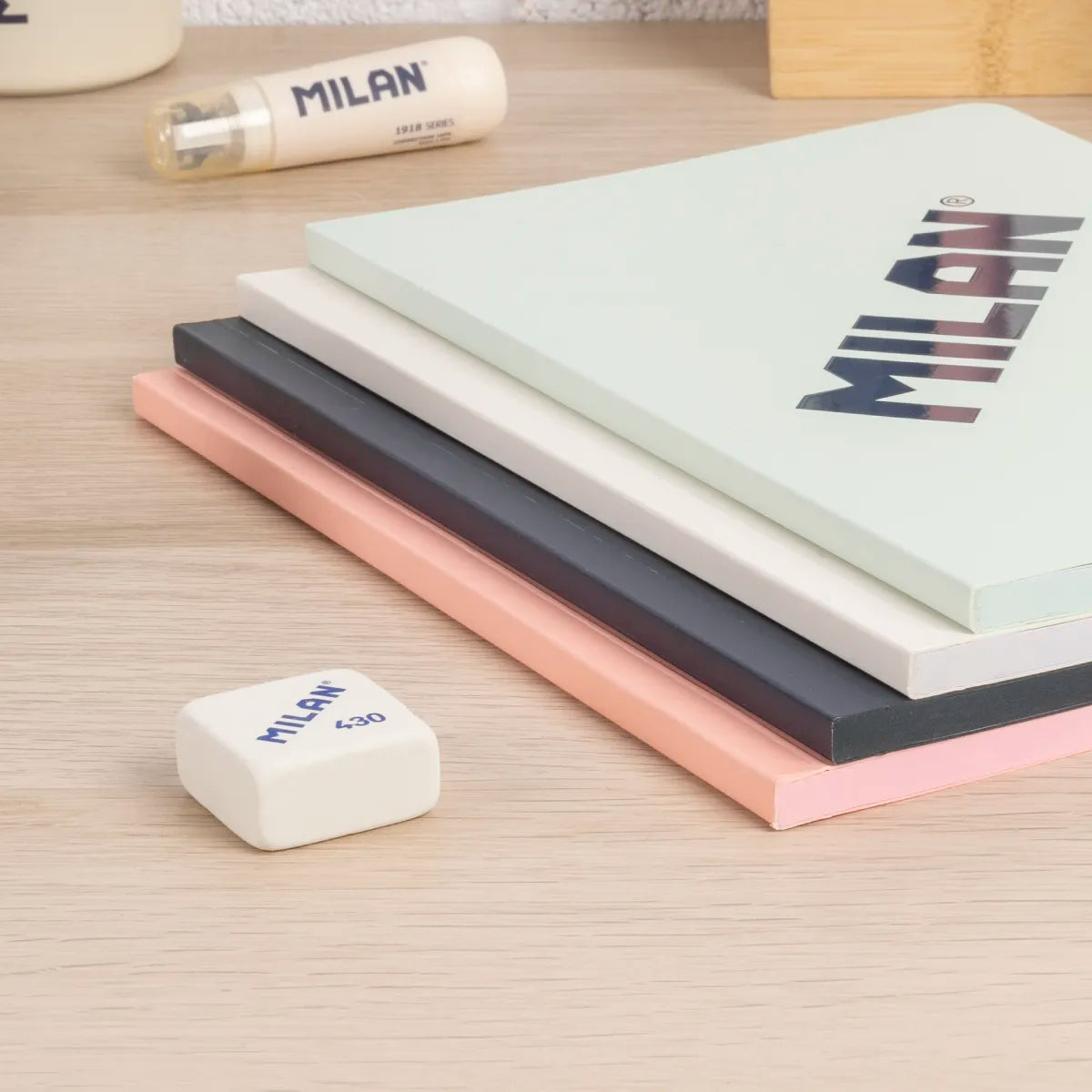 Pack 4 libretas A5 encoladas, 48 hojas blancas de 95 gr/m², colección 430 since 1918