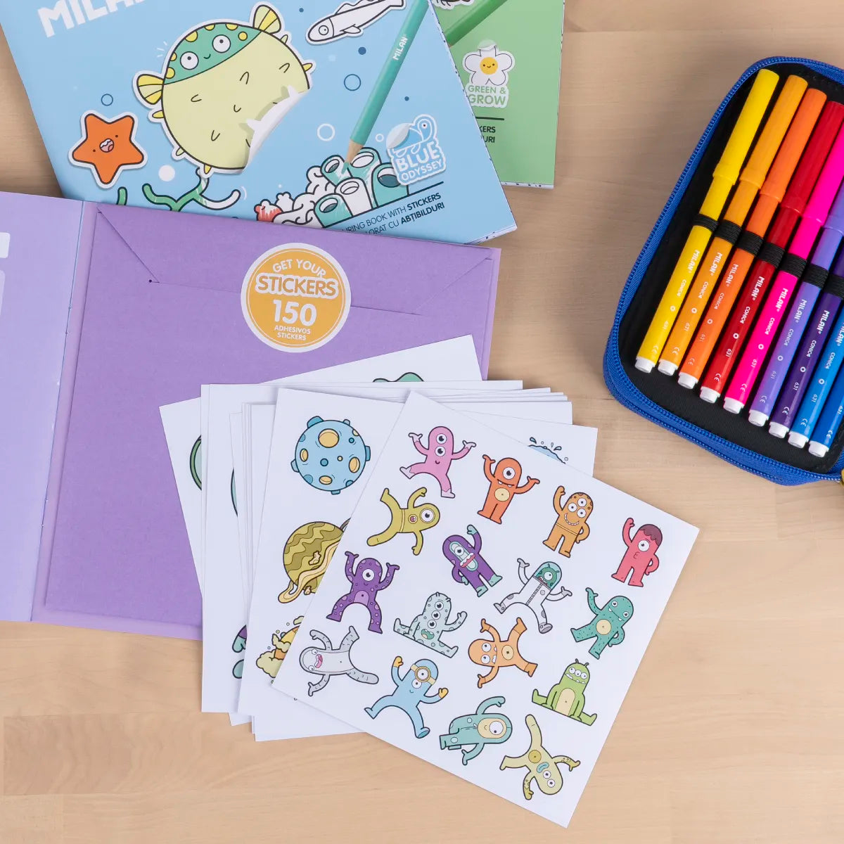 Cuaderno con adhesivos para colorear 'Alien invasion'