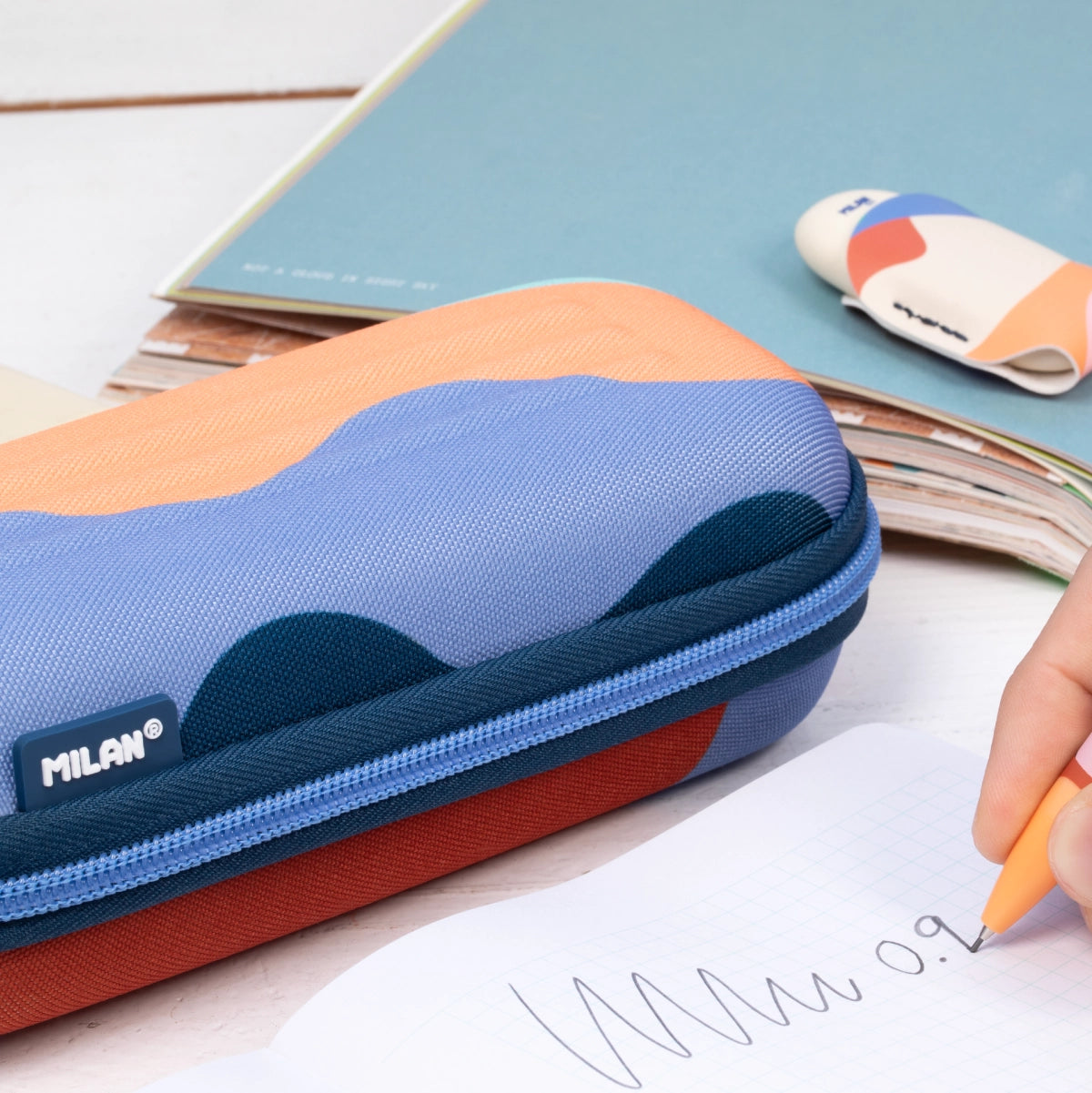 Estuche escolar portatodo ovalado semirrígido, The Fun