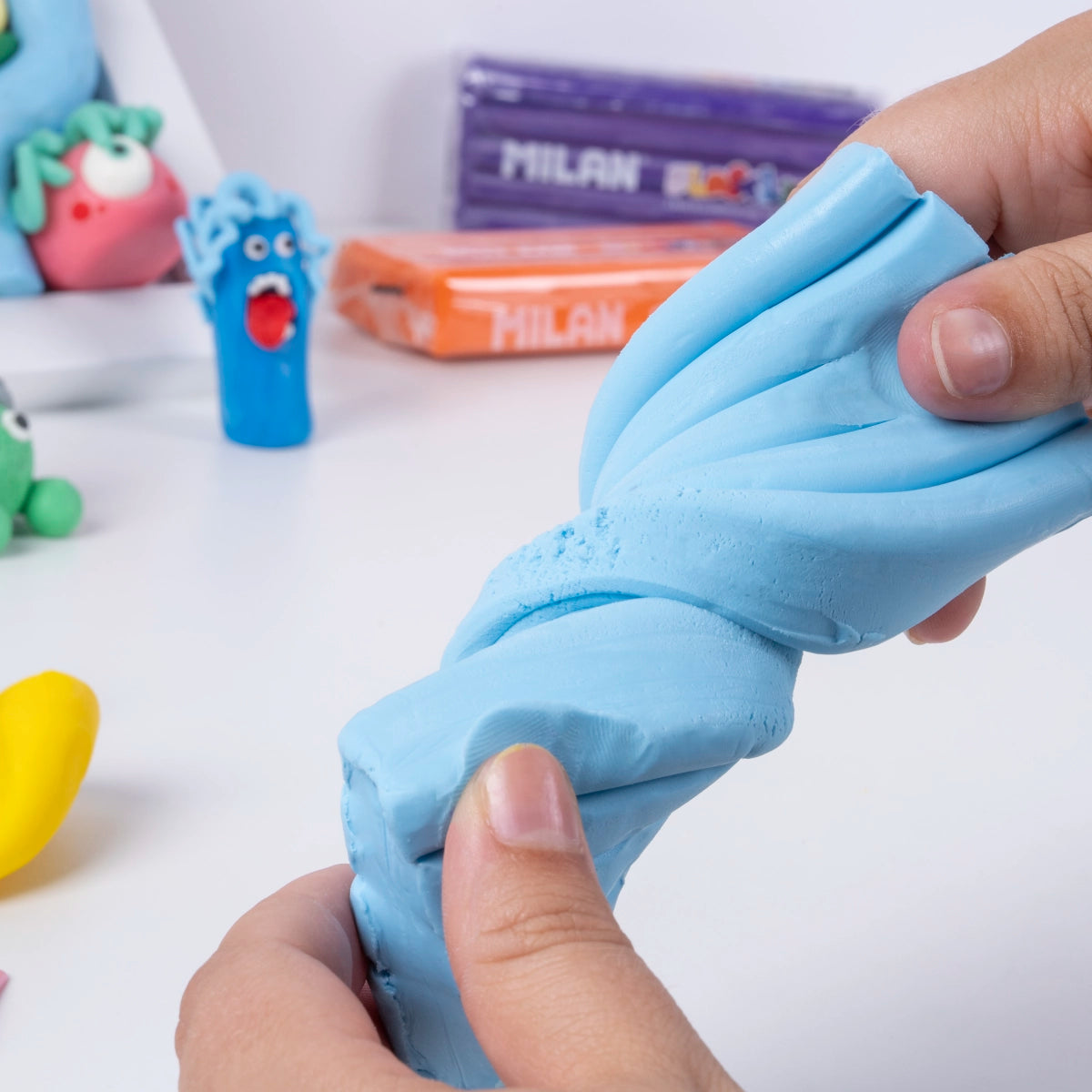 Barra 150 g plastilina color azul claro