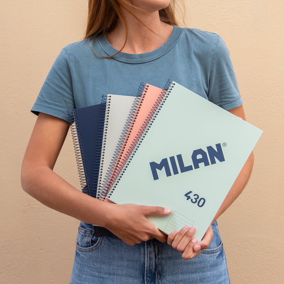 Cuaderno A4 con tapa dura, pauta a líneas 7 mm, 120 hojas de 95 gr/m², 430 since 1918