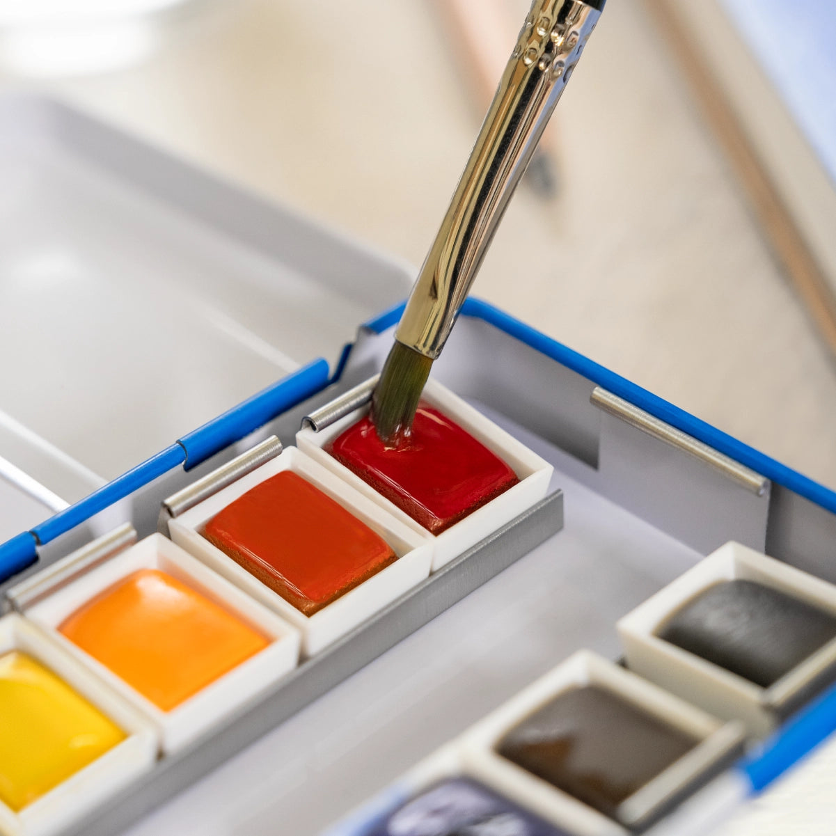 12 aquarel·les mig godet MILAN Art, en capsa metàl·lica
