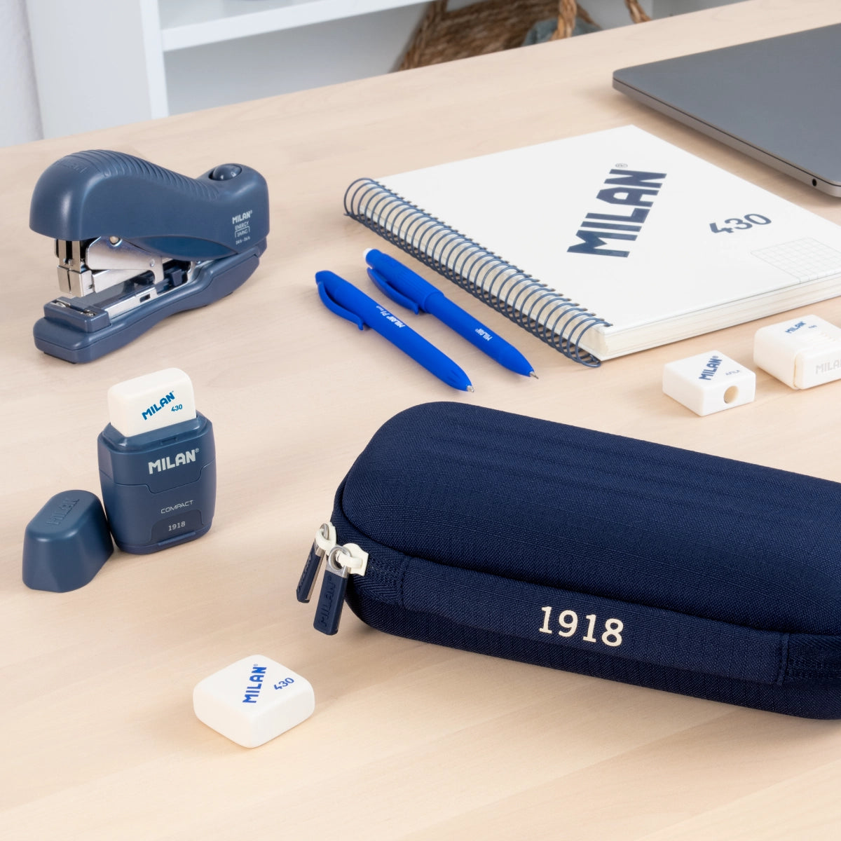 Estuche portatodo ovalado semirrígido, 430 since 1918