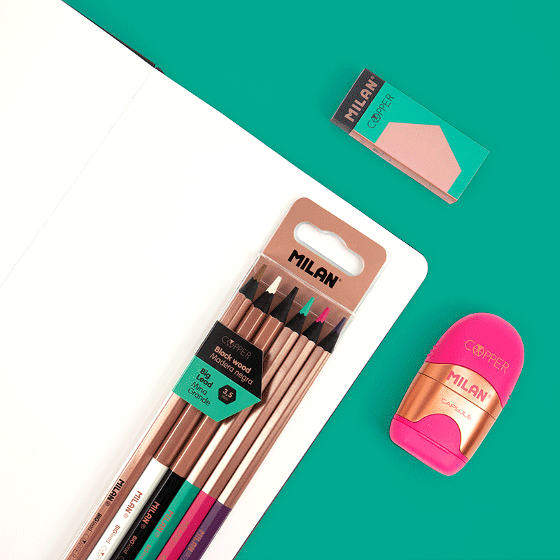 Gif animado mostrando una variedad de material de escritura como bolígrafos, cintas correctoras, afilaborras y gomas de borrar de MILAN, entre otros productos