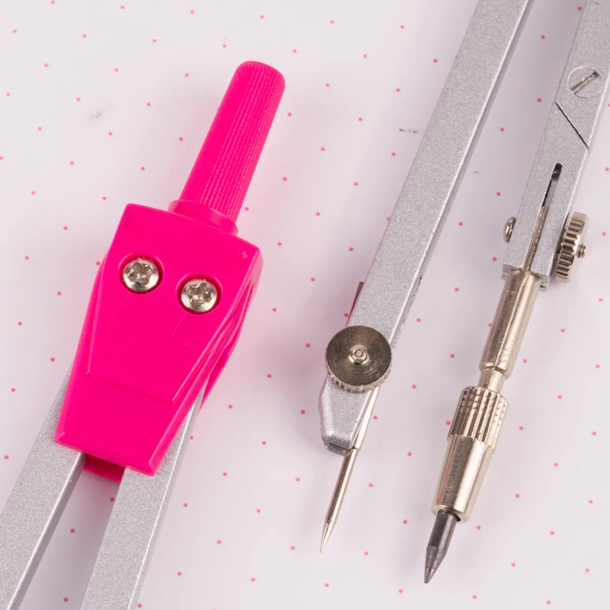 Caja compás con pata articulada, Acid