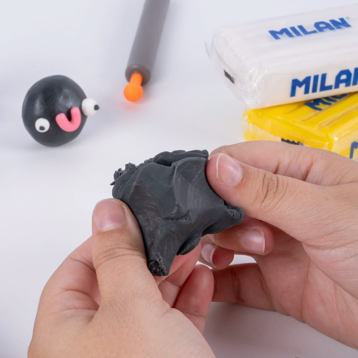 Barra 150 g plastilina color negro