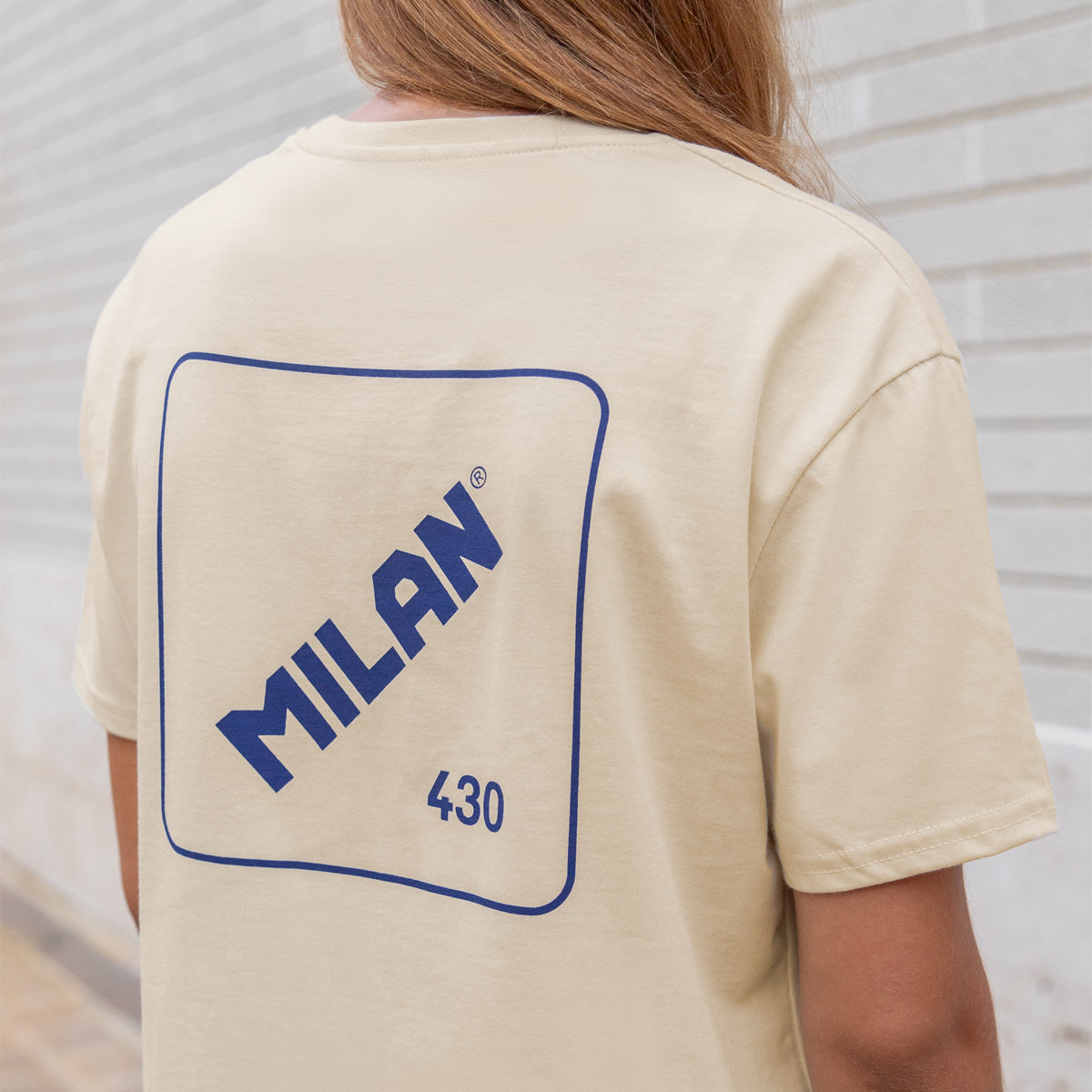 Camiseta unisex 430 since 1918, inspirada en las gomas de borrar MILAN