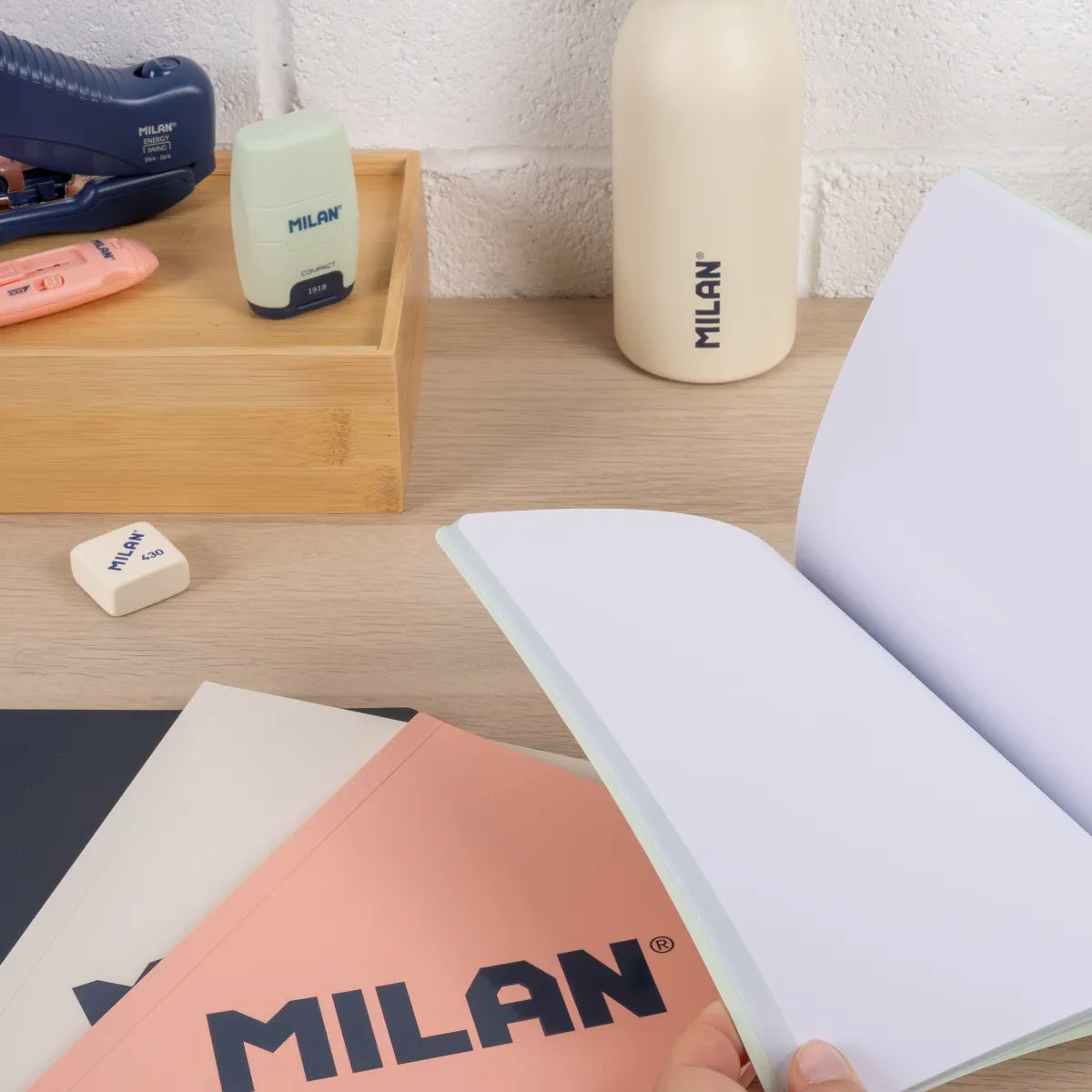 Pack 4 libretas A5 encoladas, 48 hojas blancas de 95 gr/m², colección 430 since 1918