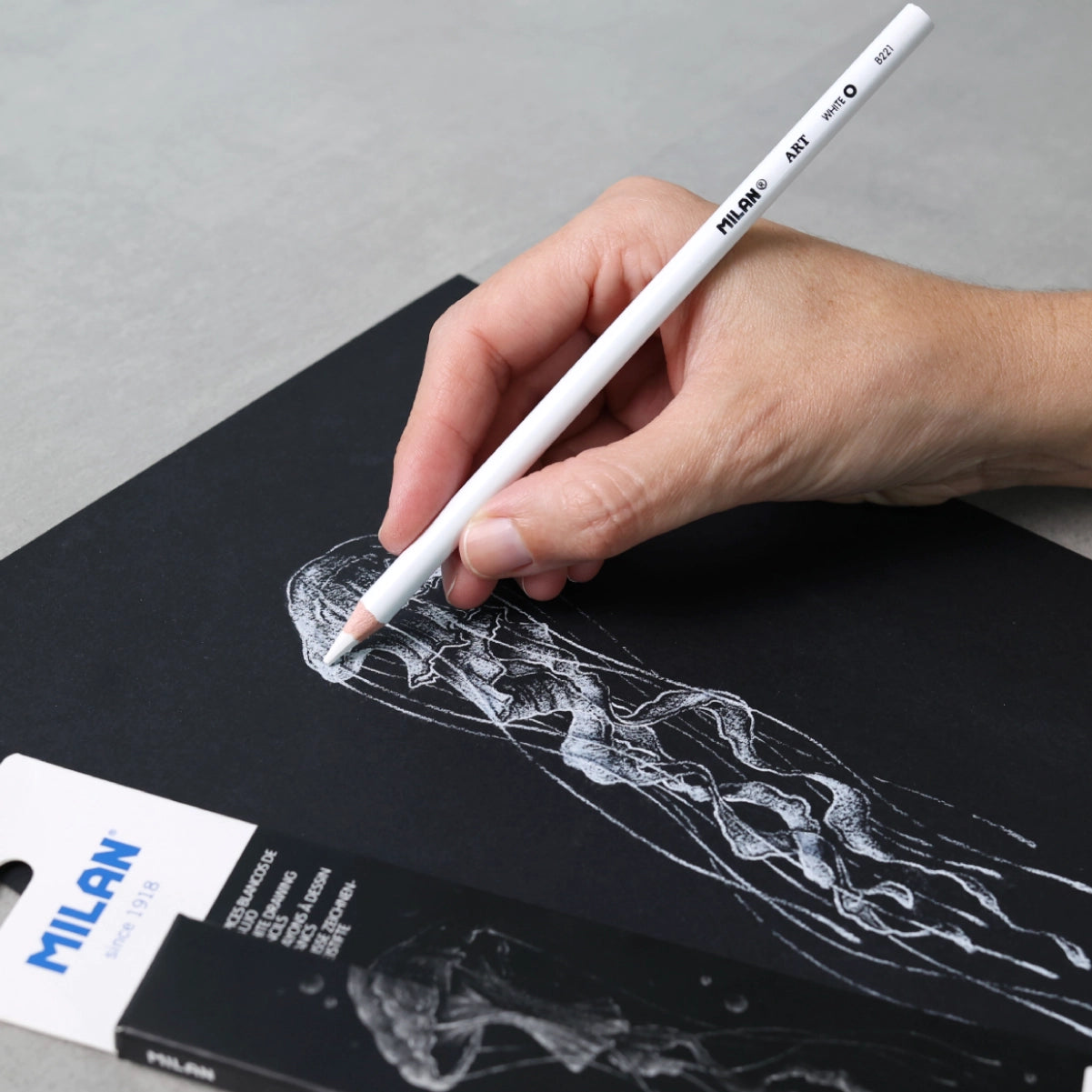 3 lápices blancos para dibujo + goma de borrar