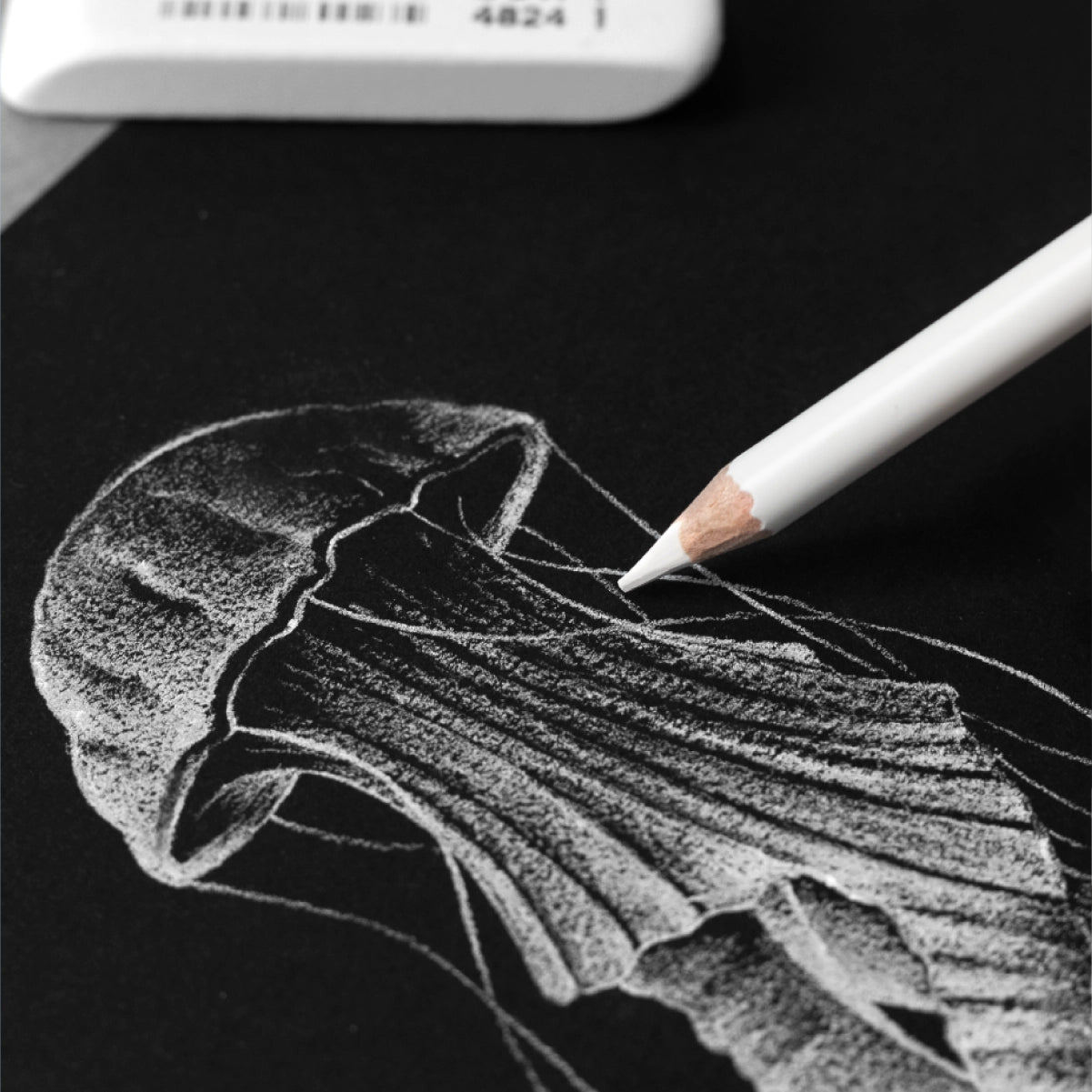 3 lápices blancos para dibujo + goma de borrar