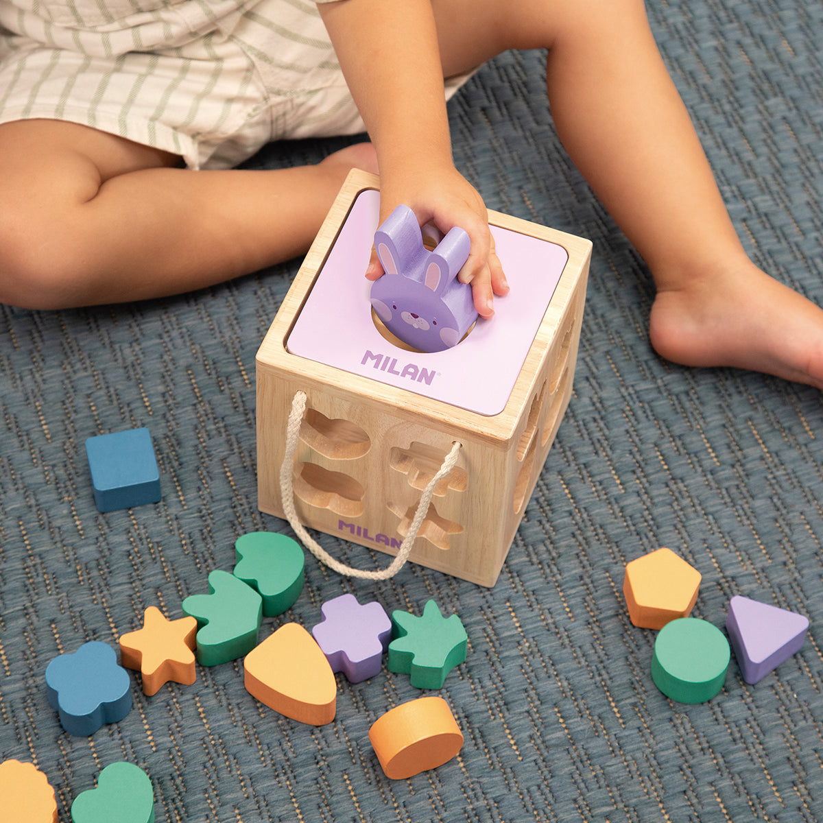 Juguete de madera cubo para encajar piezas "Rabbit"